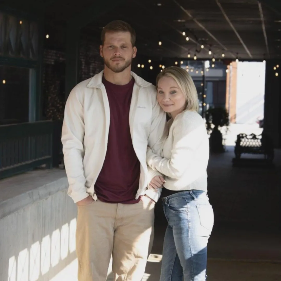 Alabama couple 30/26 fit looking for a couple or single women!!!! posted by NeighborhoodNo4057