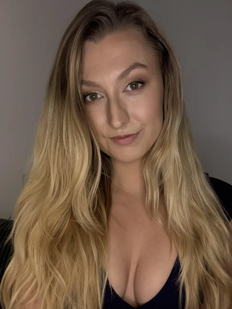 Alexa beautiful face and tits posted by [deleted]