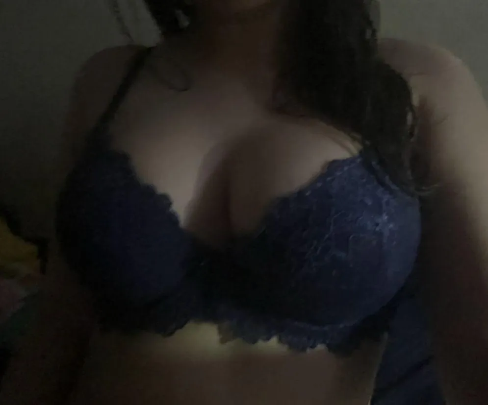 Alguien para morbo de mi novia putita? posted by OkWelcome751