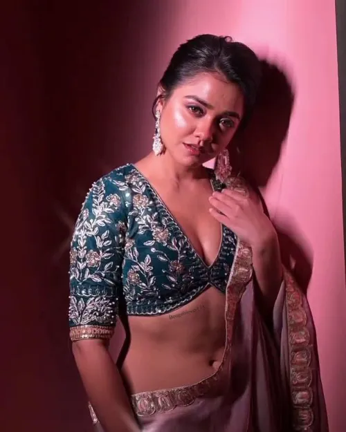 Alivia Malakar by paridhifapps