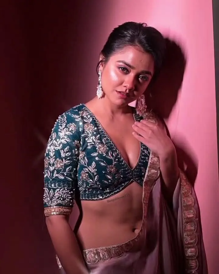 Alivia Malakar posted by paridhifapps