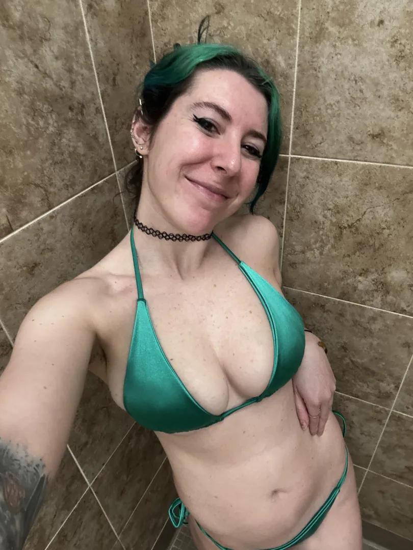 All green cutie posted by sirenskiss3