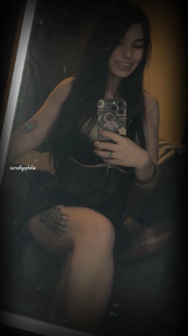 All I do is look gorgeous and get anything I want ✨ posted by GoddessOpheliaRose