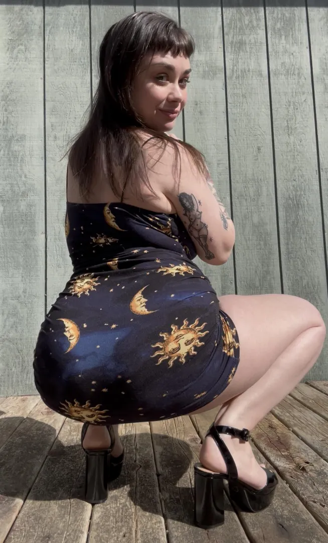 All this ass and no one to slip their tongue in it posted by BigSlutTinyToes