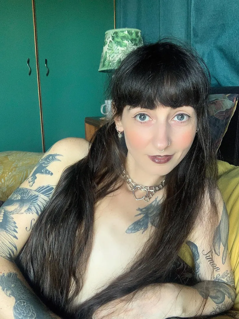 Alt girls have the best bedroom eyes posted by Scarlet-is-here