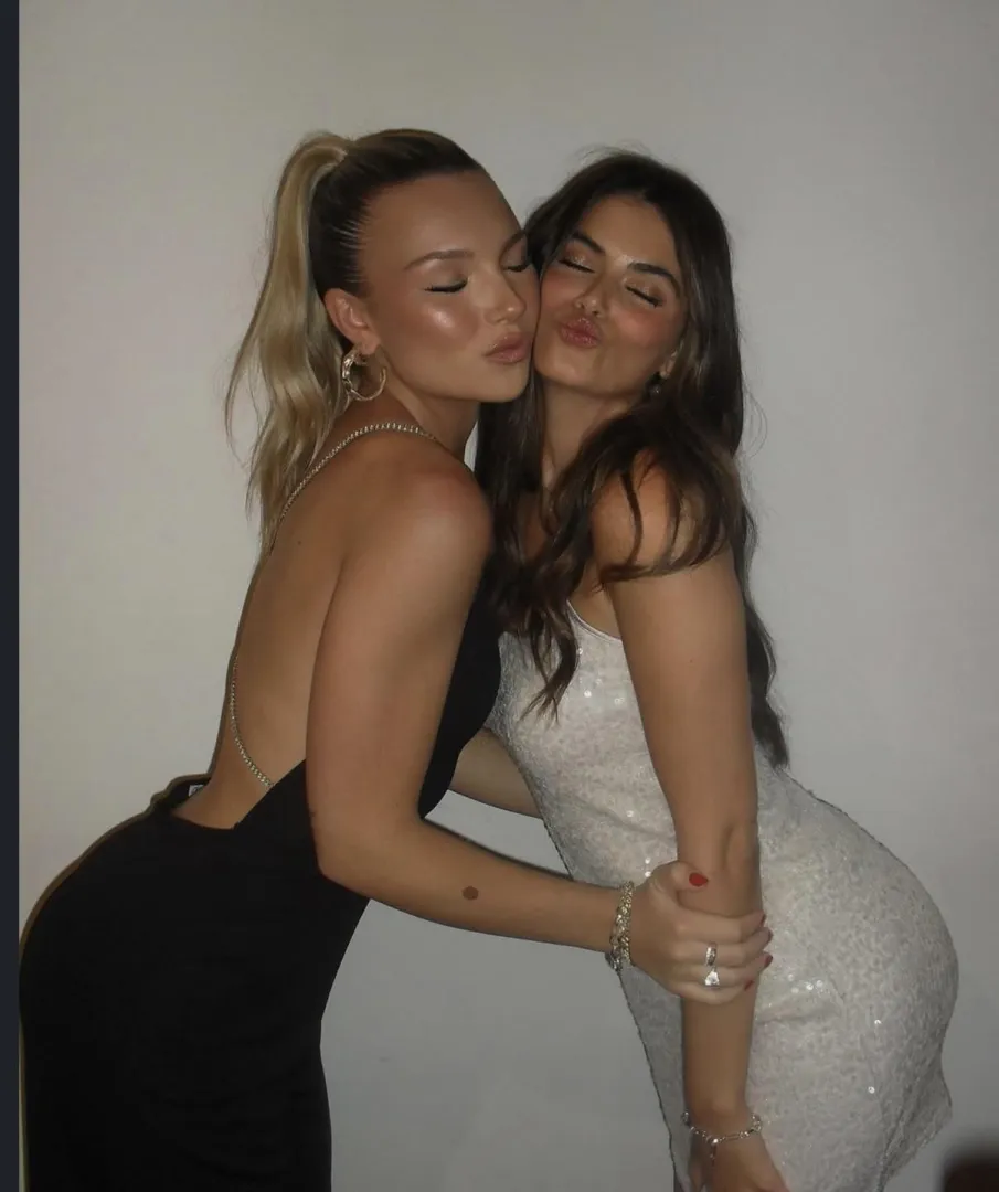 Alycia Milotte ou charlotte Morin ( vous préférez laquelle?) posted by Green_Patient_4114