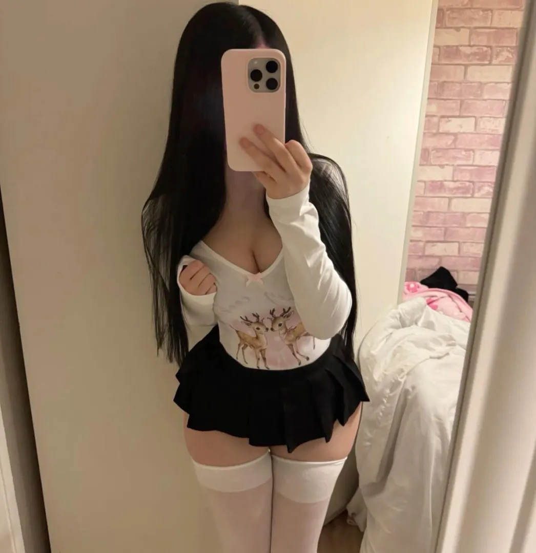 Am I cute? posted by Forsaken-Revenue-356