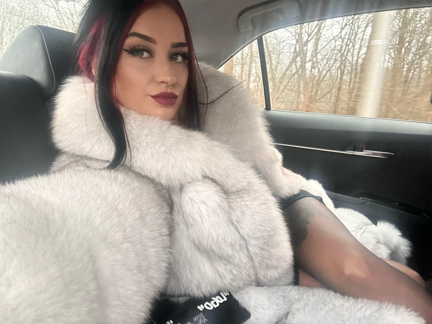 Am I distracting you, driver? posted by QueenMedusa551