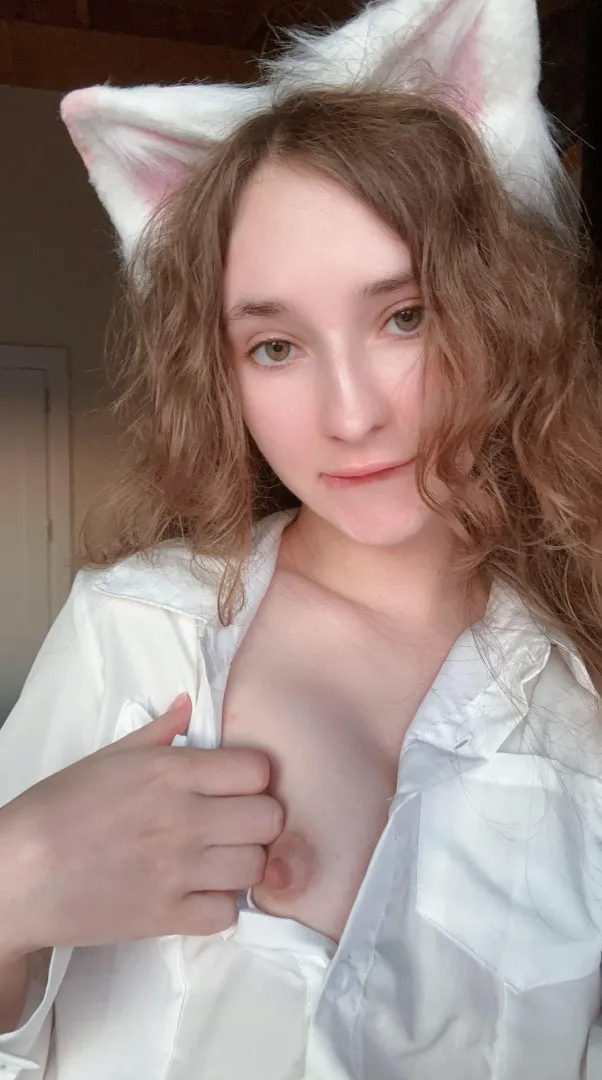 Am I fuckable kitty girl? posted by Quoihn