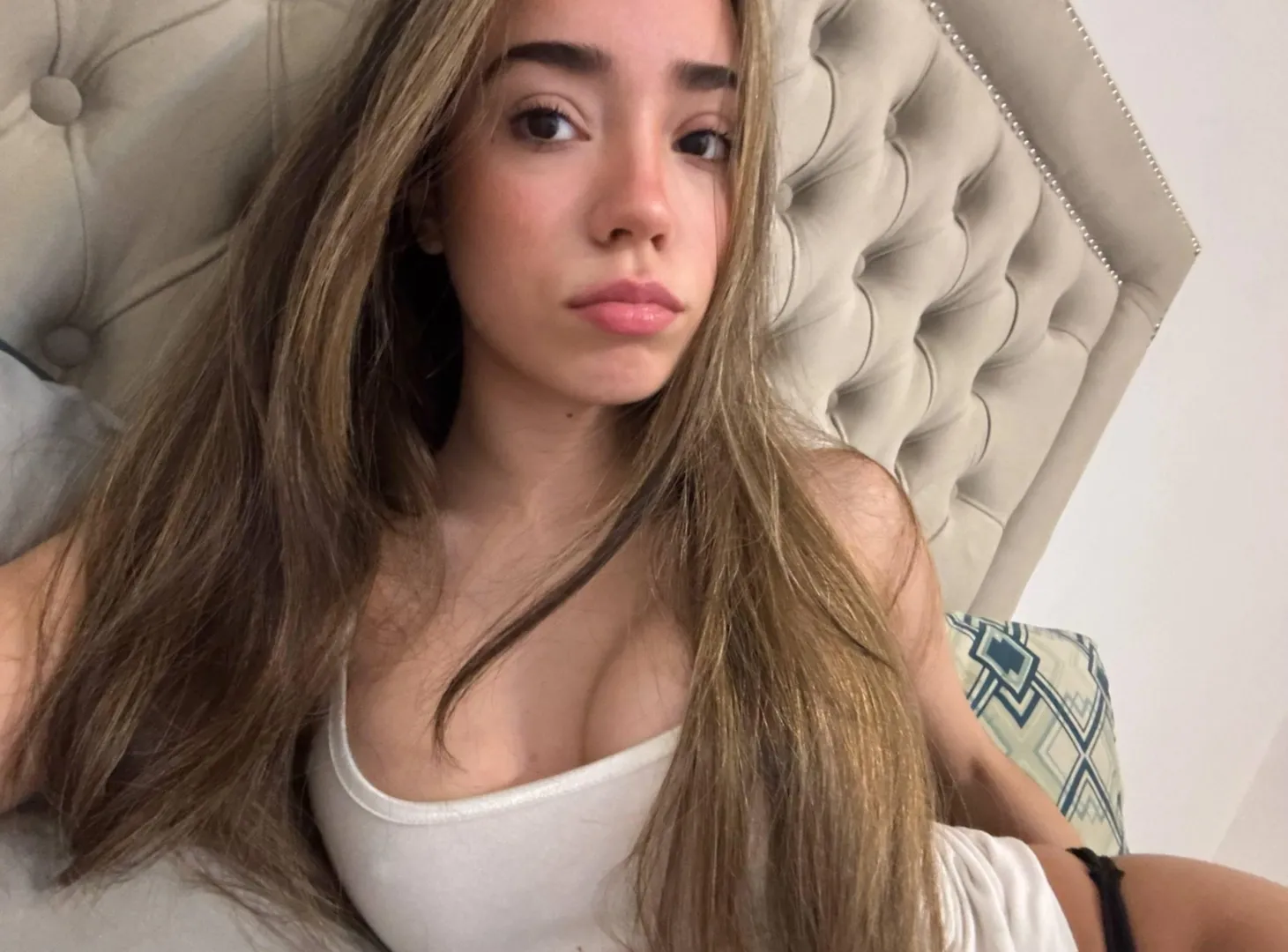 am i hot? 18f posted by pocket_ofsunshine