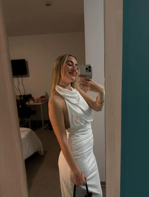 Am I hot? F19 by Haunting-Face-5922