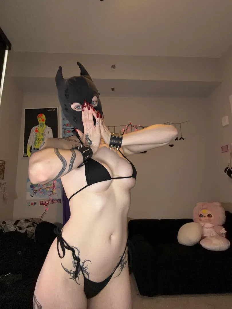 Am I hot with these curves and tats? posted by PringlePapiStealer