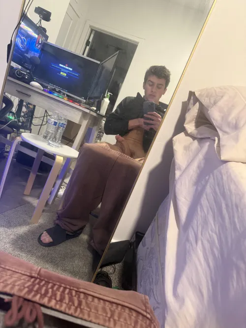 Am I pretty? by InstanceAmbitious590