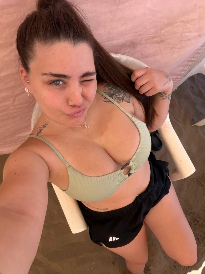 am I pretty enough to make you hard right now? posted by PinkSparkx