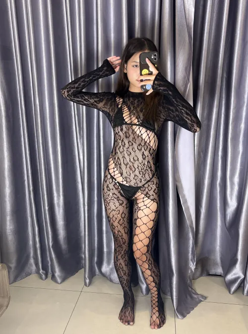 am I sexy in black? by kis_sme