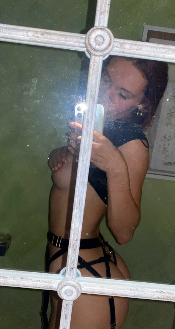 Am I still hot despite being skinny?  [f] posted by amandaemits