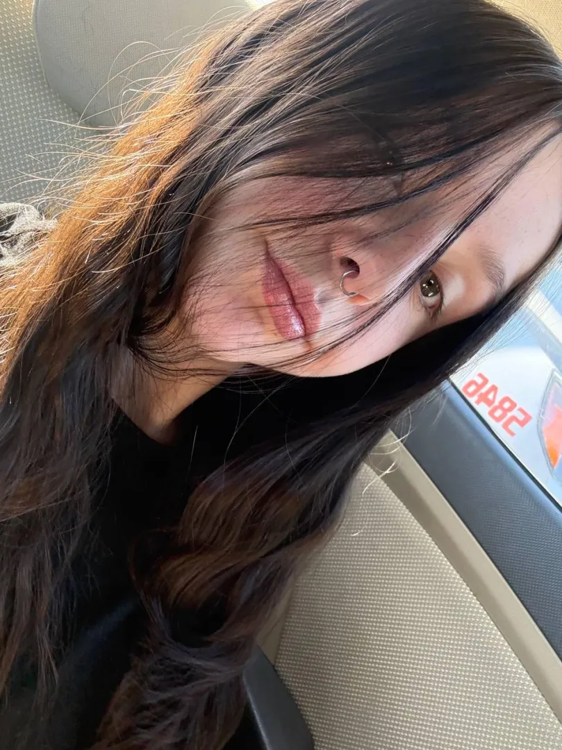 am i super hot teen? posted by cassieonlyxo