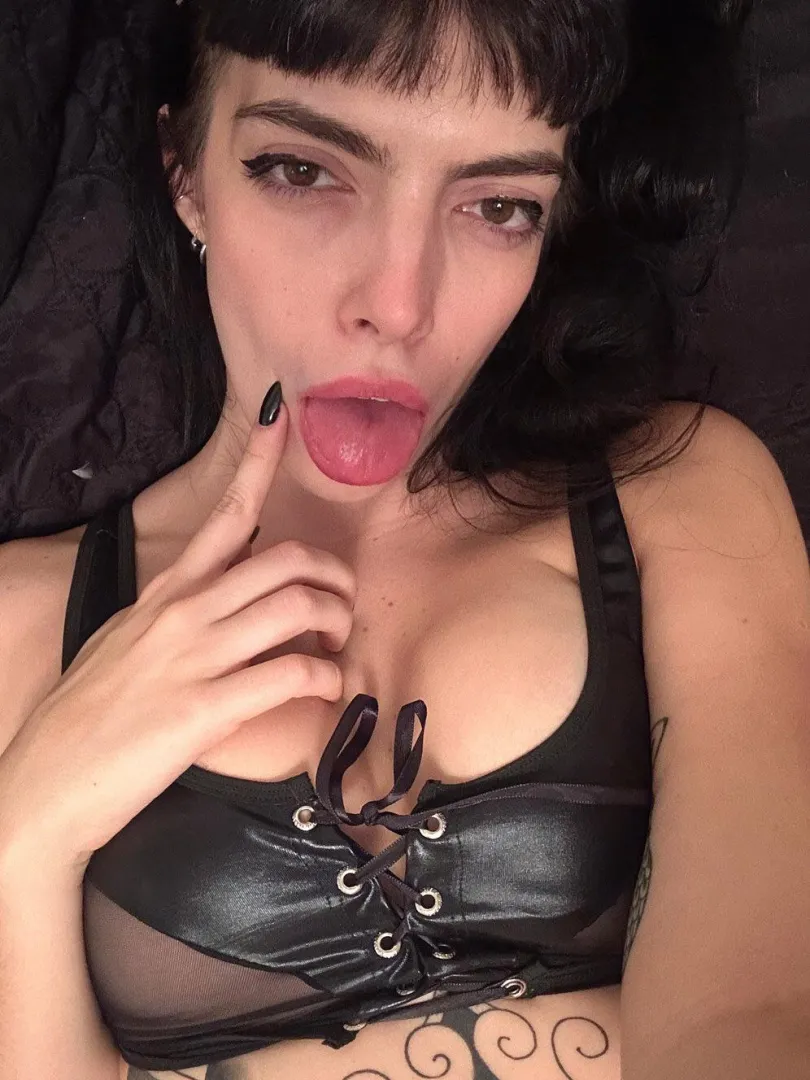 Am I teasing you already? posted by luxurygabbi