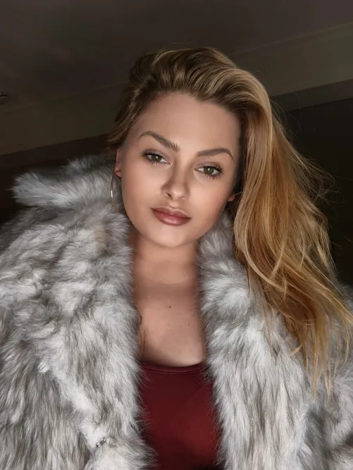 Am I the type of girl you'd dump your load in? by LegsAndEggs25