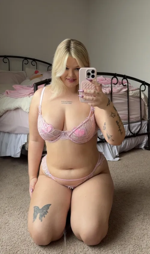 Am I too chubby or just right? by wispy_girlwa