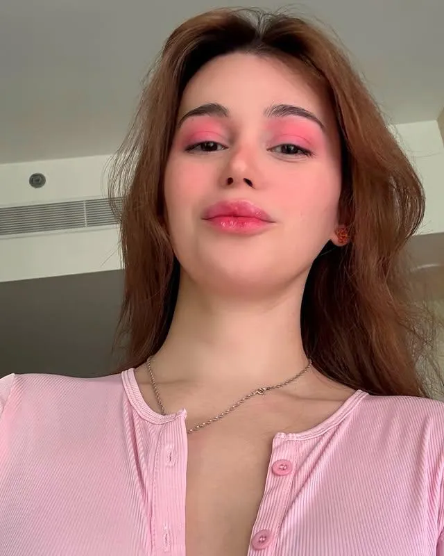 Am I turning your heads, or just teasing you too much? posted by Maddieunfiltered