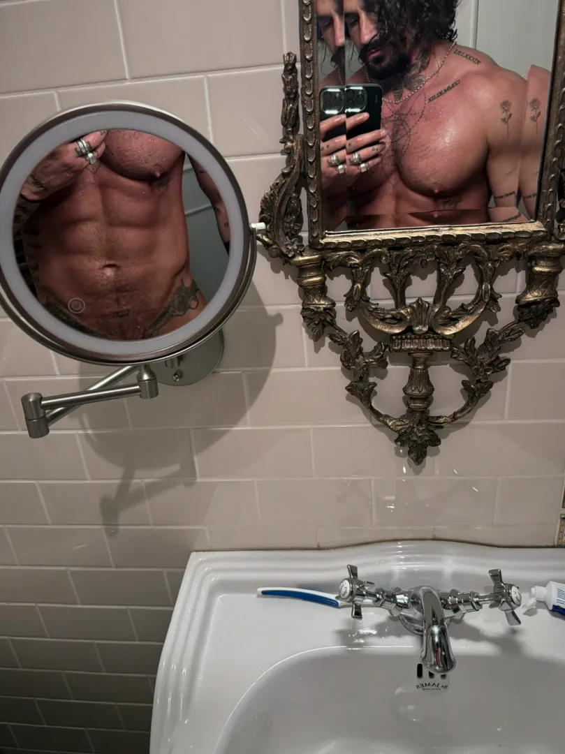 Am I your type of yummy gay bro? posted by Certain_Platypus21