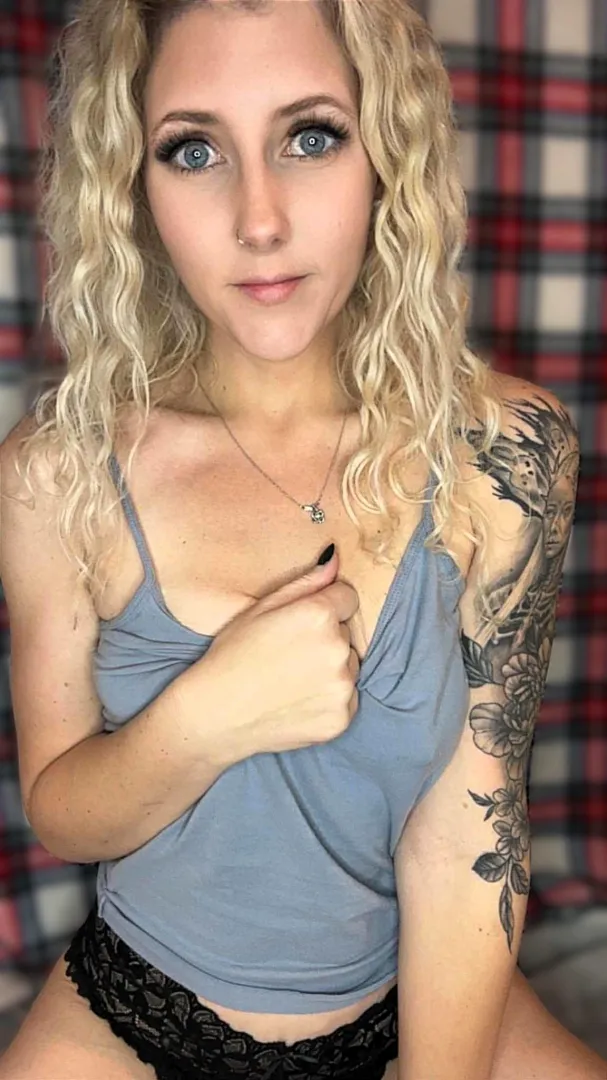 Amature vibes; Black lace and plaid backdrops. posted by Designer-Potato-1129