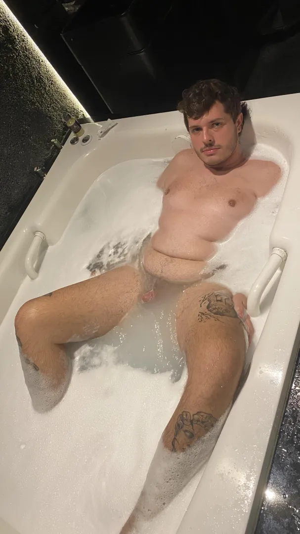 Amo ficar nu posted by Horror_Impact_3788