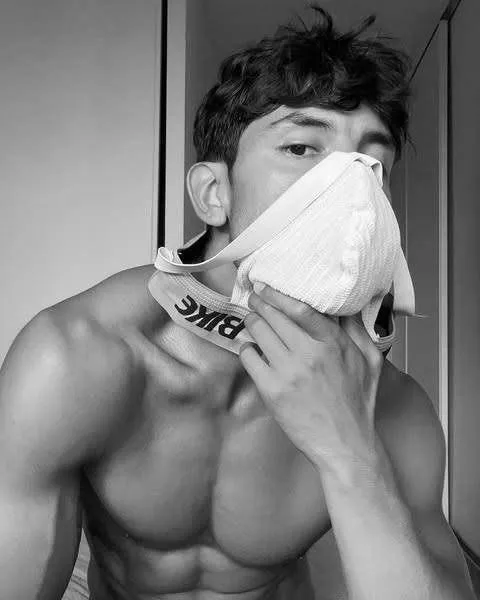 An escaped experiment from the nearby army base managed to climb it's way into a local frat house and absorb itself into a frat guy. Grabbing nearby items, he starts to sniff to regain the memories of this new body to steal his life so he can finally li posted by FroggyZorua48