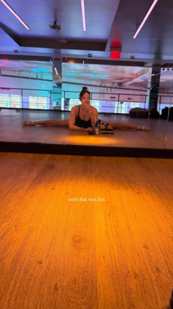 An incredibly sexy position ‍ posted by IntrusiveThotsWin