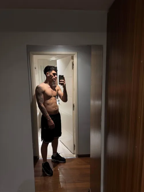 Ando algo aburrido, alguien para hablar un rato? by ImGymBoy2006