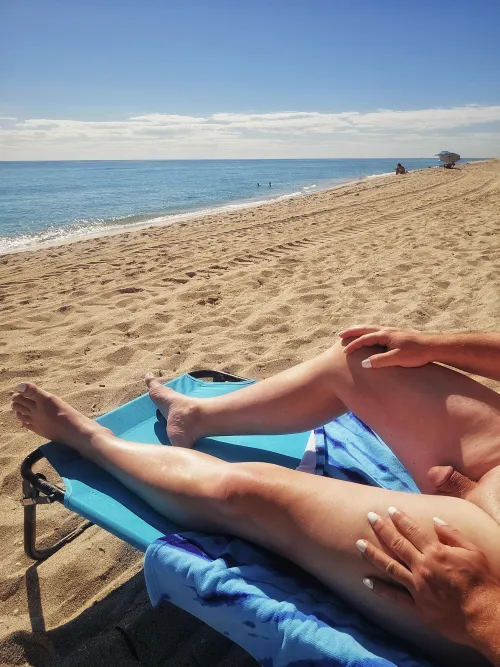 Another day in paradise by Lara_Luv