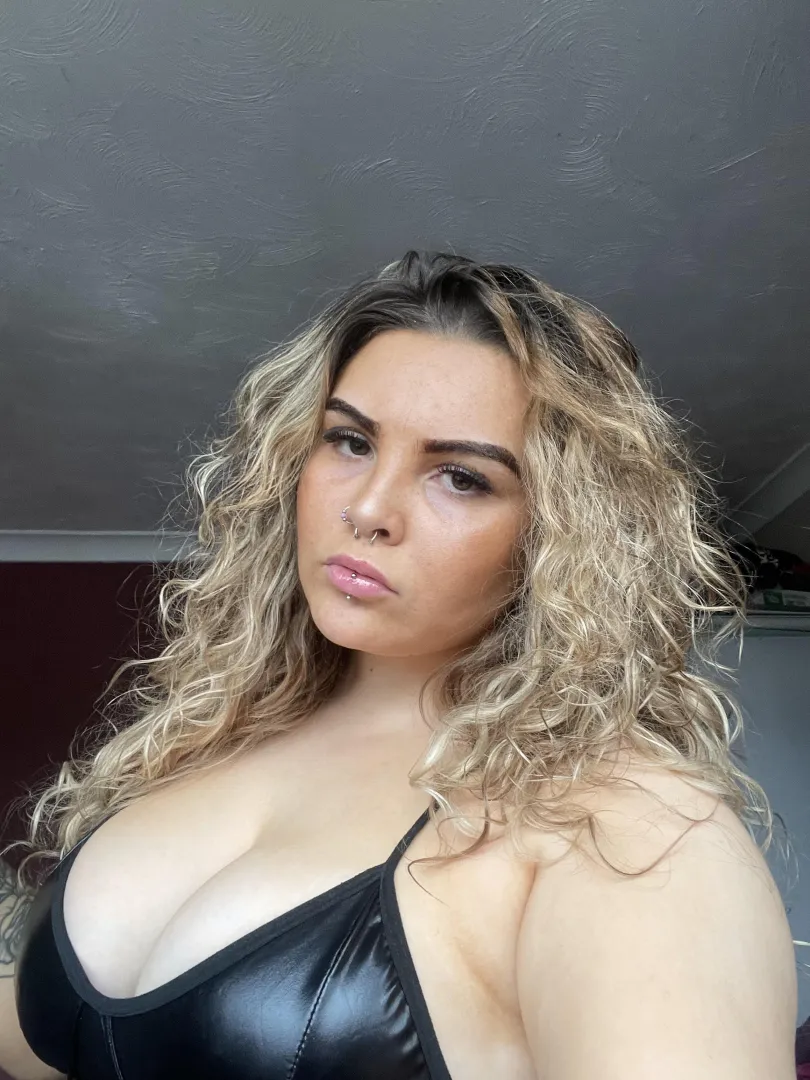 Another day where you need to serve a pretty brat. posted by worththetroublex