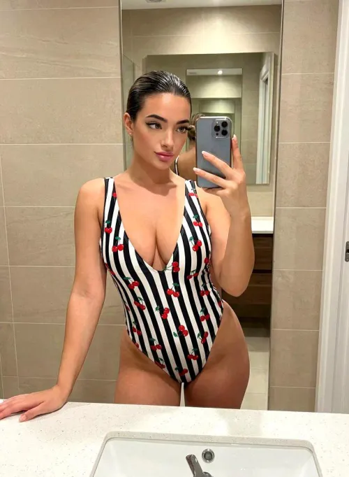 another quick shot of my sexy suit by xPastelQueen