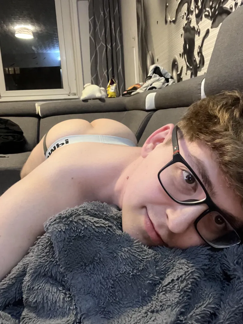 Any ass eaters willing to lend a tongue?  posted by Aromatic_Kale_719