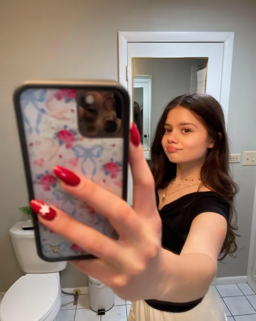 any big daddies wanna stretch my virgin pussy raw tonight by Luvmirix