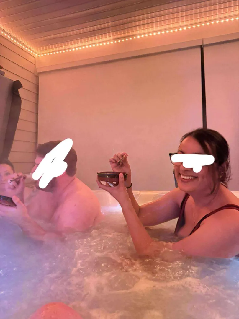 Any couple or f to meet posted by No_Balance_385