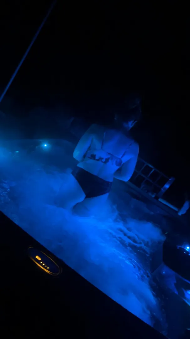 Any couples or hung bulls free posted by Sluttywife1111