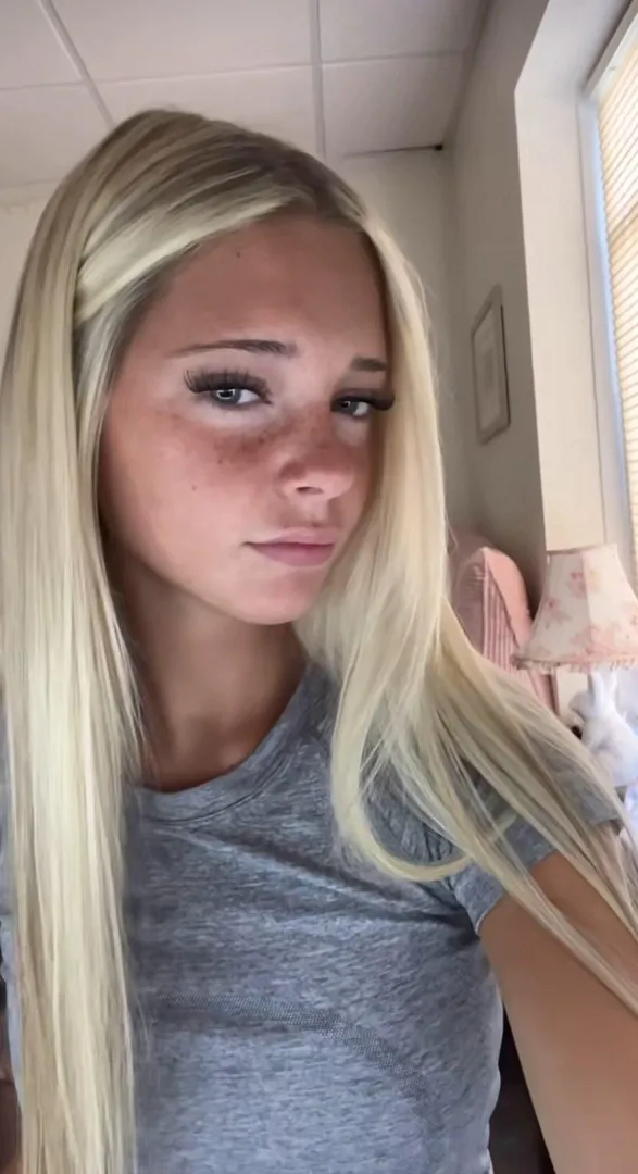 Any daddy wants to steal my 1st time n make me his slut posted by HoneyAshs