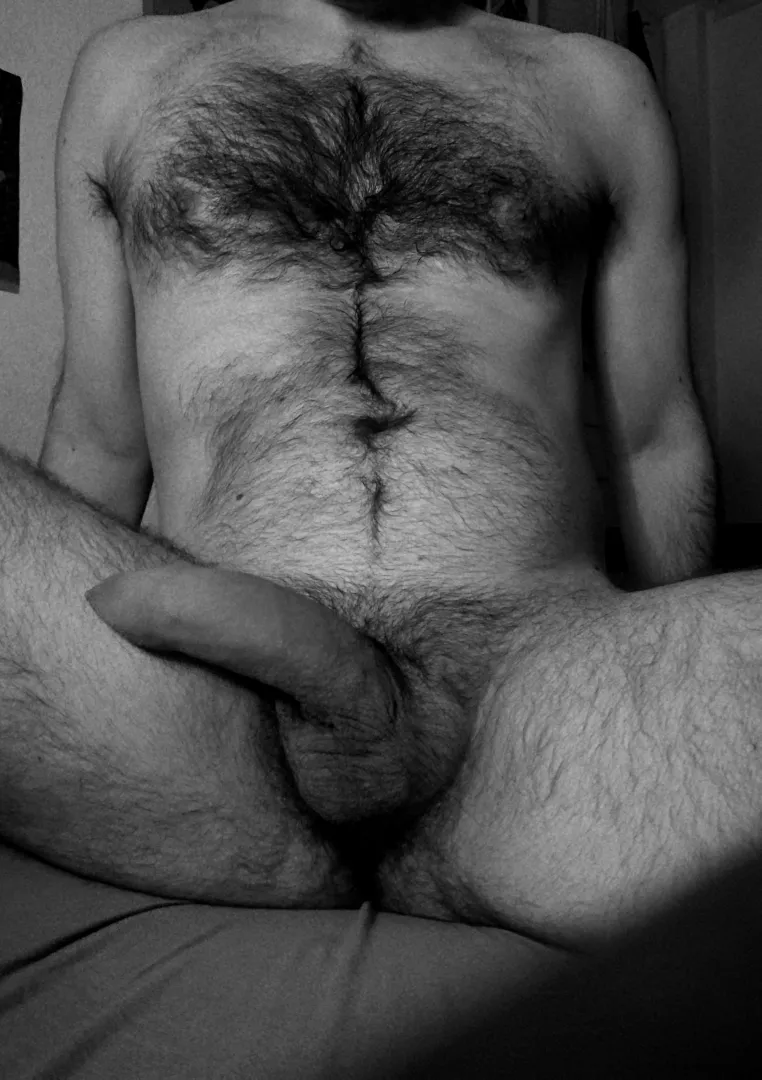 Any horny ladies around?  posted by JohnnyAndersen