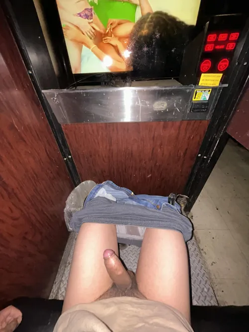 Any hot sissies or trans wanna suck me up? Might let you bounce on it! by SleekCumfort