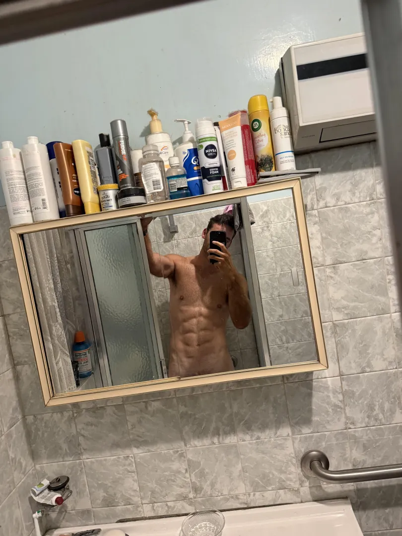 Any ladies wanna join 26m posted by Ivory3844