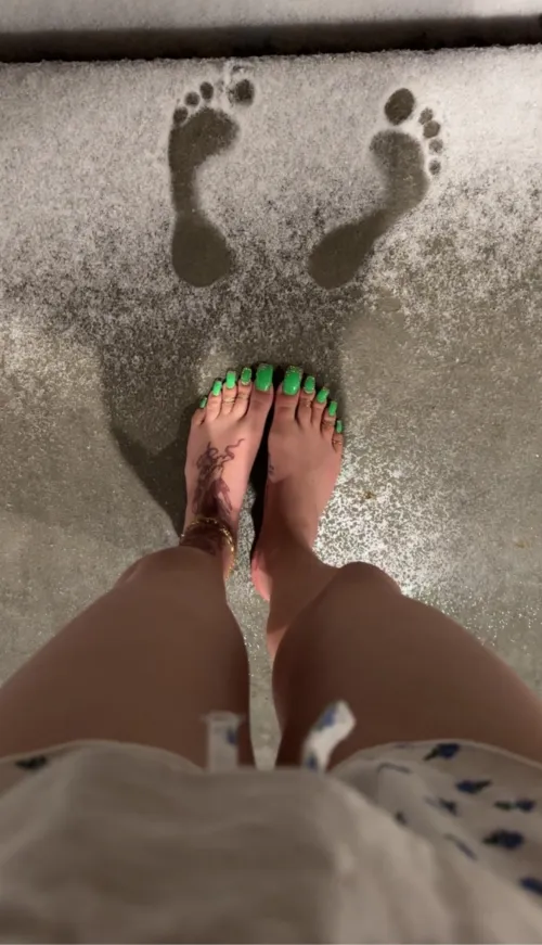 Any long toenail lovers? by lexi_arches