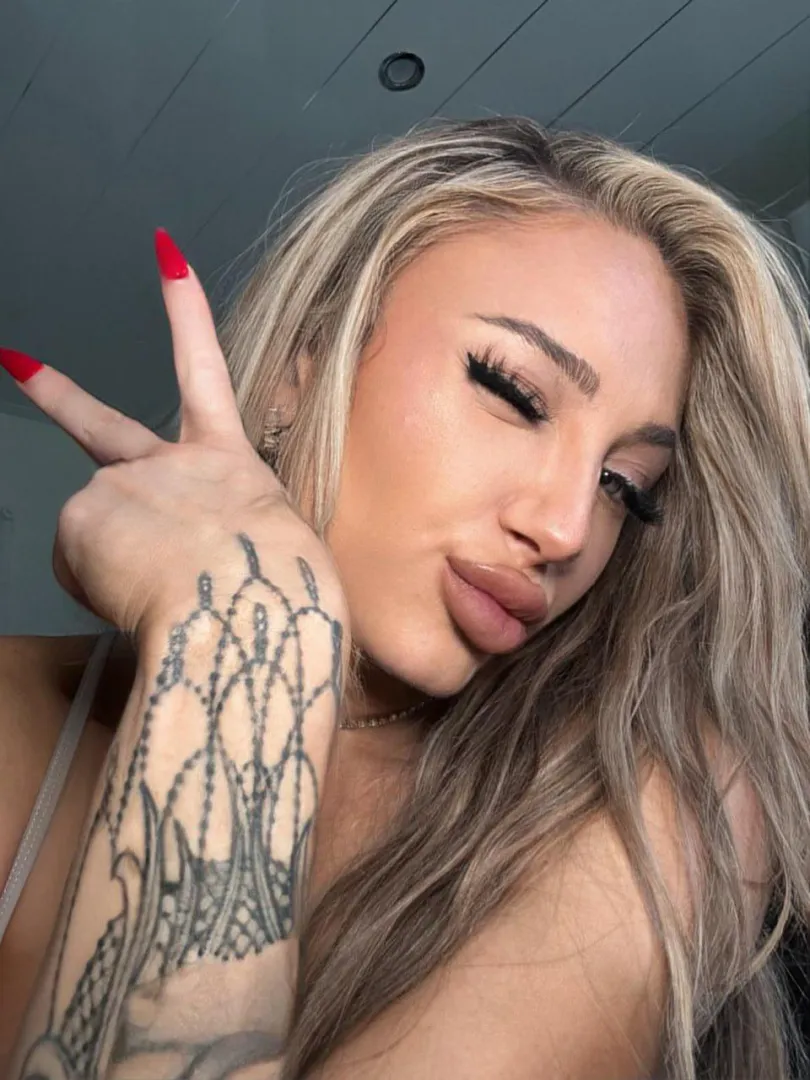 Any thoughts on my bimbo lips? posted by poppyprinces