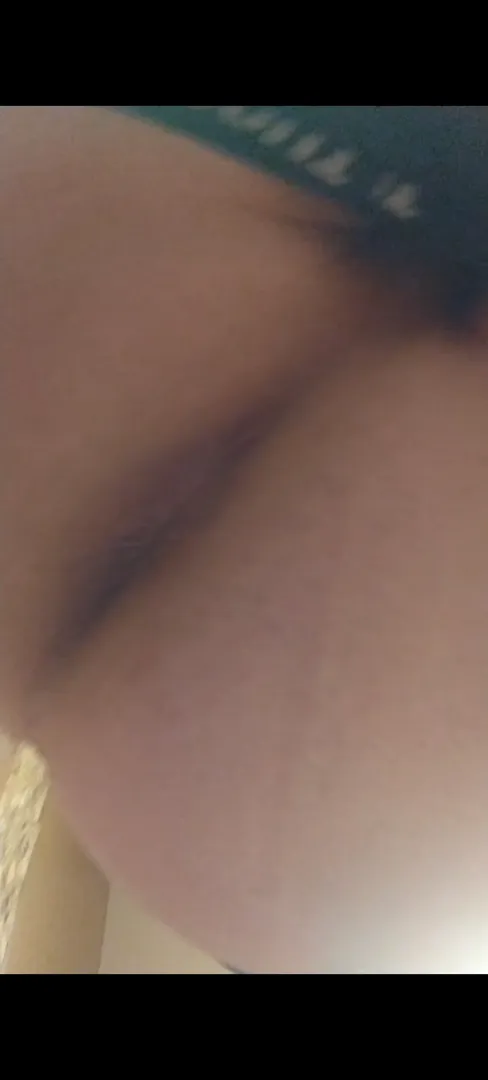 Any younger bros wanna experiment and fuck some gay hole low-key hmu posted by 143peachy