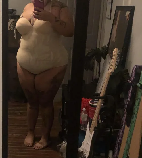 Anybody up for an early breakfast feeding? by enchantresshaze444