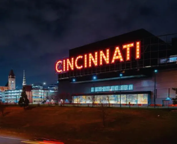 ANYONE 18+ NEAR CINCINNATI OHIO? WHITE SHY INTROVERT HERE WANTS A DISCREET FRIEND. by CincinnatiOhio5133