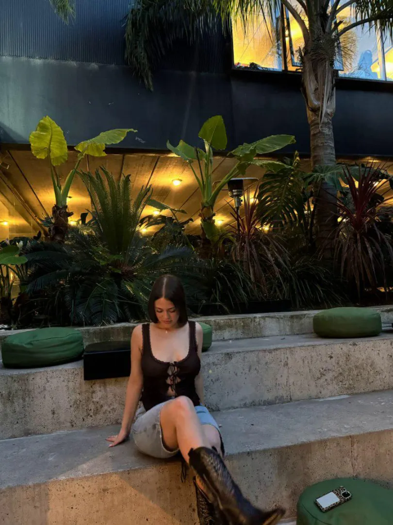 Anyone down for a hookup this Valentine’s? posted by LunetteAura-