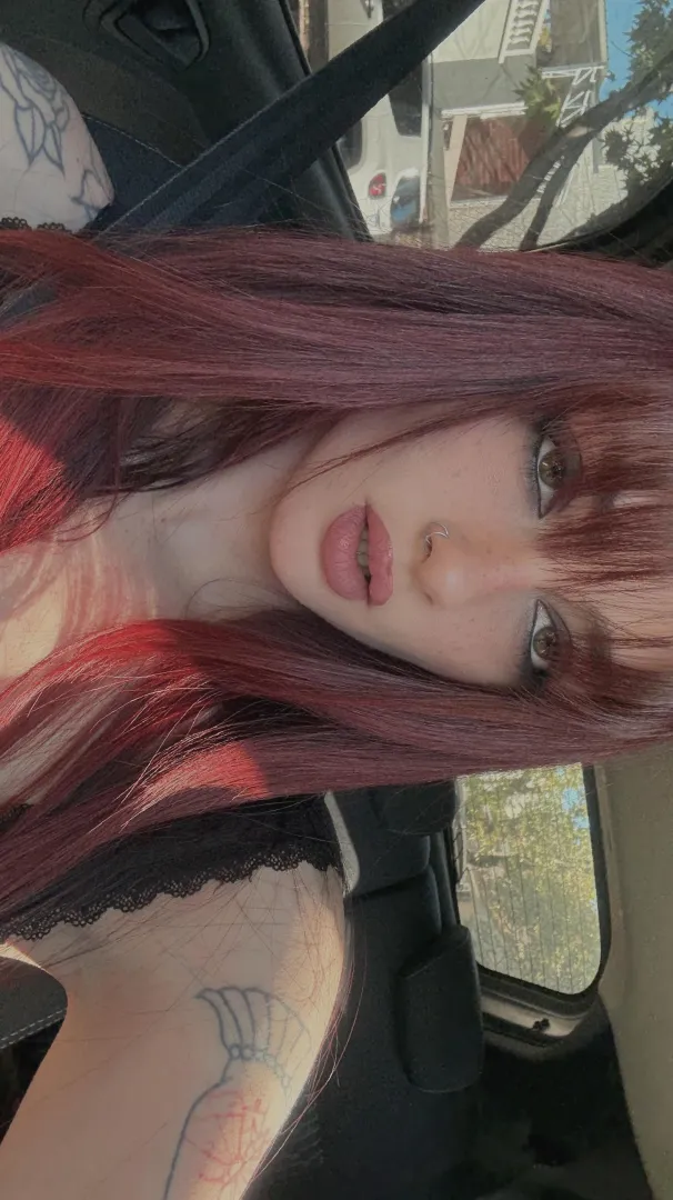 Anyone nearby down to host? hmu on lg: ,.lunarumes.' posted by AbsouloteMadlad