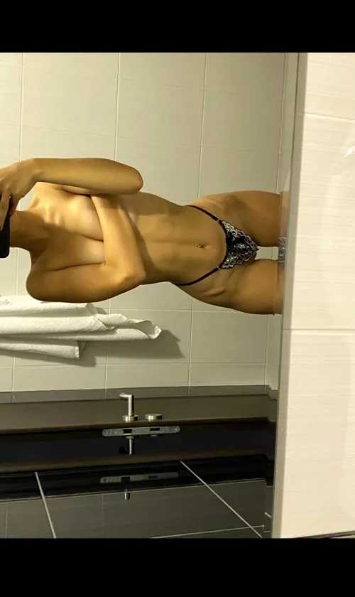 anyone older in the city trying to eat me in my hotel room by venom_shadowz